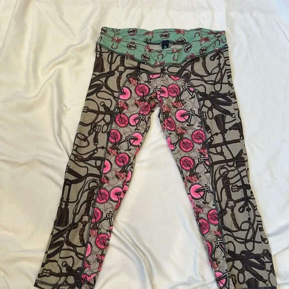 Maaji workout pants. Good condition, never worn. Size Medium - Picture 1 of 8